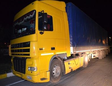 Jandarma Bir Tır Dolusu Kaçak Sigara Yakaladı