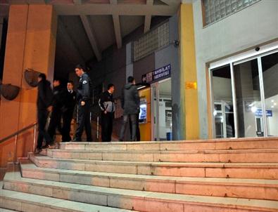 Zonguldak Belediye Binasına Sopalı Saldırı