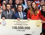 SİNAN ERDEM SPOR SALONU - 2013 yılının başarılı sporcularına ödül