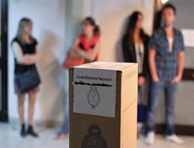 Arjantin’deki Ara Seçimlerde Kırchner’in Partisi Büyük Oy Kaybı Yaşadı