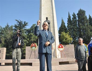 Dernek Başkanı Andımızı Hatırlayamayınca Kendisi Uyarladı