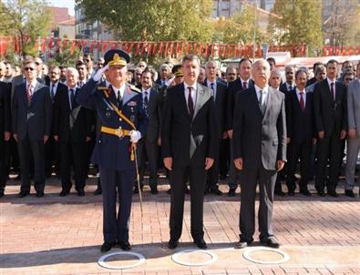 Kütahya'da Çelenk Sunma Töreni