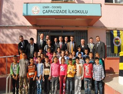 Ödemiş Fenerbahçeliler Derneği'nden Öğrencilere Bayram Hediyesi