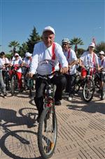 BAYRAM HAVASI - Aliağa’da Binlerce Kişi   Cumhuriyet Bisiklet Turuna Katıldı