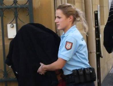 Bebeğini 1.5 yıl otomobilinin bagajında sakladı