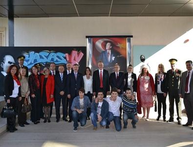 ‘ilmek İlmek Atatürk’ü İşliyoruz’ Kanaviçe Sergisi Açıldı