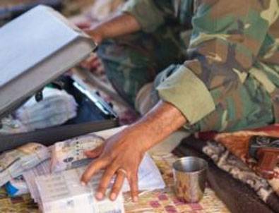 Merkez bankası aracını durdurup soydular!