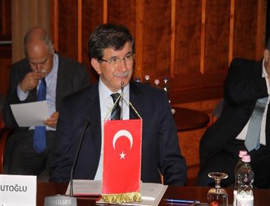 Dışişleri Bakanı Davutoğlu Macaristan’da