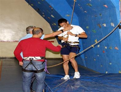 Görme Engelli Öğrenciler Yapay Duvar Tırmanışı Yaptı