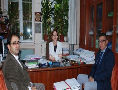 Tabiplerden Ödüllü Profesöre Tebrik Ziyareti