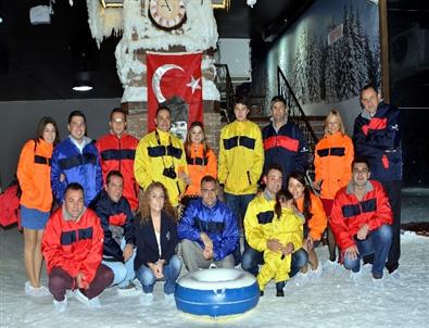 Türk Yıldızları  Kar Dünyası’nı Gezdi