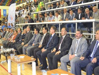5 Bin Kişilik Kapalı Spor Salonu Başbakan Erdoğan’ın Canlı Yayına Katılmasıyla Hizmete Açıldı