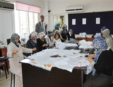 Bayanlar, Karaköprü Kadın Merkezlerinde Hayat Buluyor