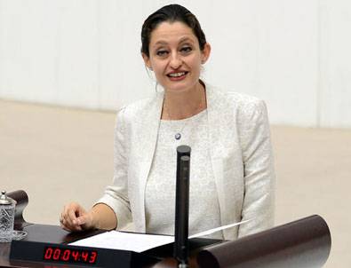 Şafak Pavey'den Meclis'te başörtüsü açıklaması