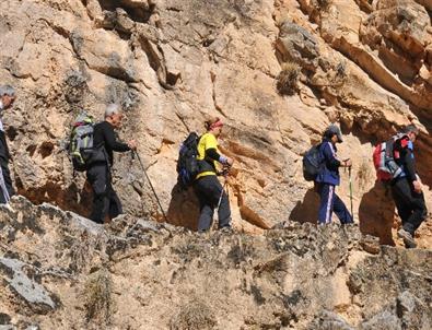 İzmirli Dağcılar Ulubey Kanyonu'na Tırmandı