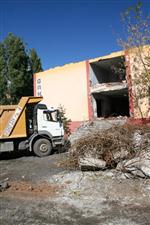 DAYANIKSIZ BİNA - Ak Partili Kars Milletvekilleri Projelendirdi Gamp İlköğretim Okulu’nun Yıkımı Başladı