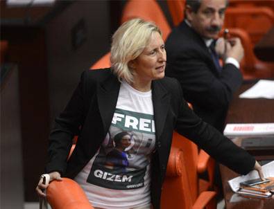 CHP'li Onur'dan Meclis'te tişörtlü eylem