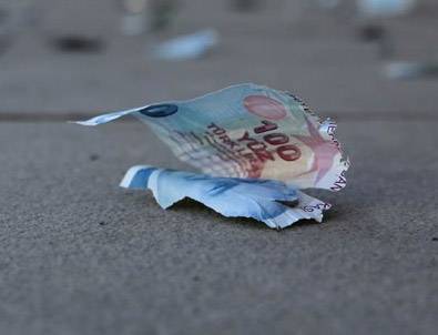 Fünye ile patlatılan çantadan emekli maaşı çıktı