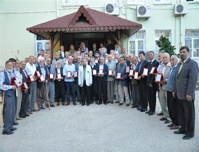 Kozan’da Emekli Din Görevlilerine Plaket