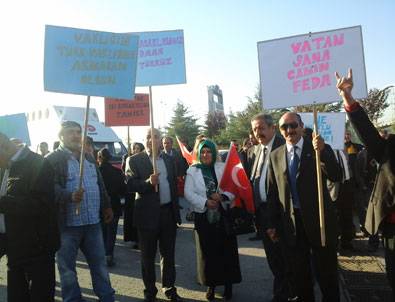 MHP'liler Beyaz TV sunucusunu protesto etti