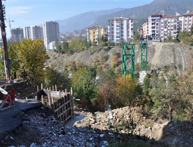 Esentepe 200 Evler Yaya Köprüsünün Ayakları Dikildi