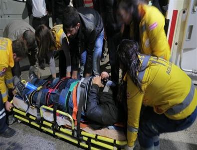 Otomobil Kaldırıma Çıktı, Yayalara Çarptı Açıklaması