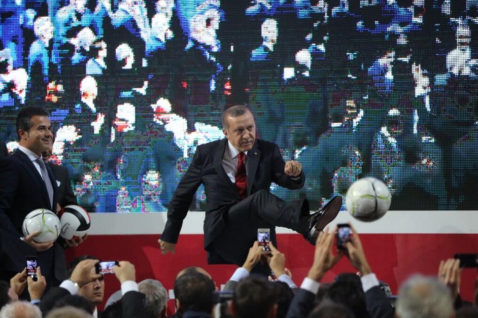 Başbakan Erdoğan'dan futbol şov!