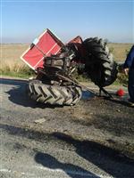 Tır traktörü biçti