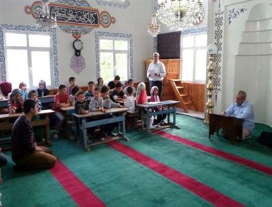 Trabzon Belediyesi Gençlik Meclisi’nden Başarılı Öğrencilere Hediye