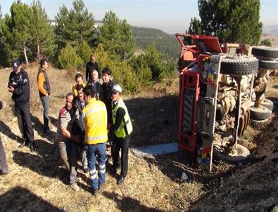 Su Yüklü Kamyon Şarampole Devrildi Açıklaması