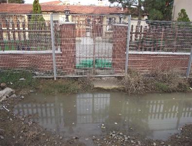 Atatürk Evi’ni Çamurdan Korumak İçin Çuvaldan Barikat Kuruldu