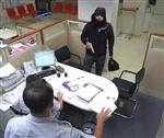Banka Görevlileri Şaka Sanınca Soyguncu Kaçtı