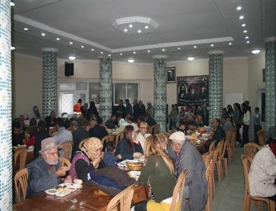 Chp'li Hasan Arslan Çiğli'de Muharrem İftarı Verdi
