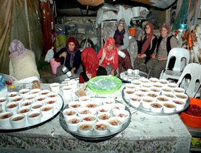 Demre'de Dualarla Aşure Dağıtımı