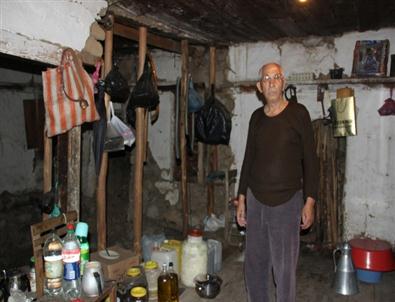 (özel Haber) Hayalet Köyde Tek Başına