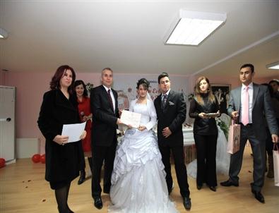 Yüzlerce Genç Evlilik Okulu’ndan Mezun Oldu