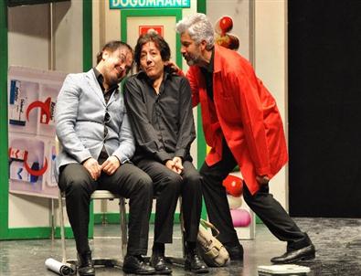 Bilecik Tiyatro Festivali'nde 'Hasta Etme Adamı” Oyunu Sahnelendi