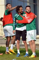 FARUK KORKMAZ - Bursasporlu Futbolculardan Galibiyet Pozu