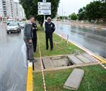 DRENAJ KANALI - Drenaj Çukuruna Düşen Kadın Yaralandı