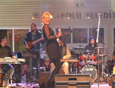 Pop Sanatçısı Zeynep’ten Kurtuluş Konseri