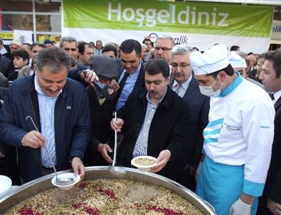 40 Bin Kişiye Aşure Dağıtıldı