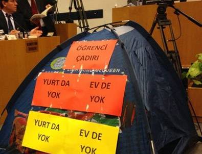 CHP'liler Meclis'te çadır kurdu!