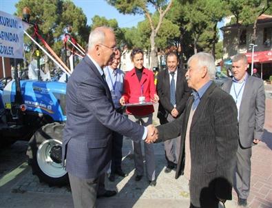 Burhaniye’de Arıcıların Traktör Sevinci