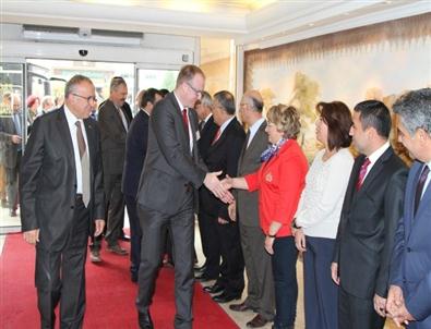 Duısburg Heyeti, Başkan Güzelbey’i Ziyaret Etti