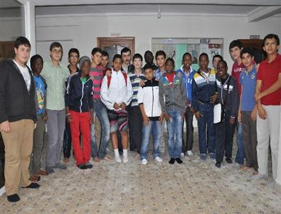 Mozambikli Öğrenciler Demrelilerin İlgi Odağı Oldu