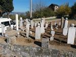 MEZAR TAŞLARı - Karamürsel Belediyesi Mezarlığın Yerini Değiştirdi