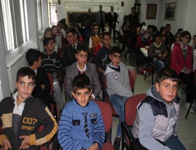 Mehmetçik Liceli Öğrencilere Uyuşturucu Semineri Verdi