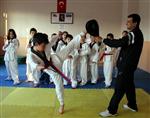 Öğrencilere Tekvando Dersi