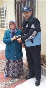 ZABITA MEMURU - Zabıta Memuru Bulduğu Cüzdanı Sahibine Teslim Etti
