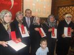 ŞEHİT AİLESİ - Dernek Üyelerine 'hizmet ve Onur Madalyası Beratı'